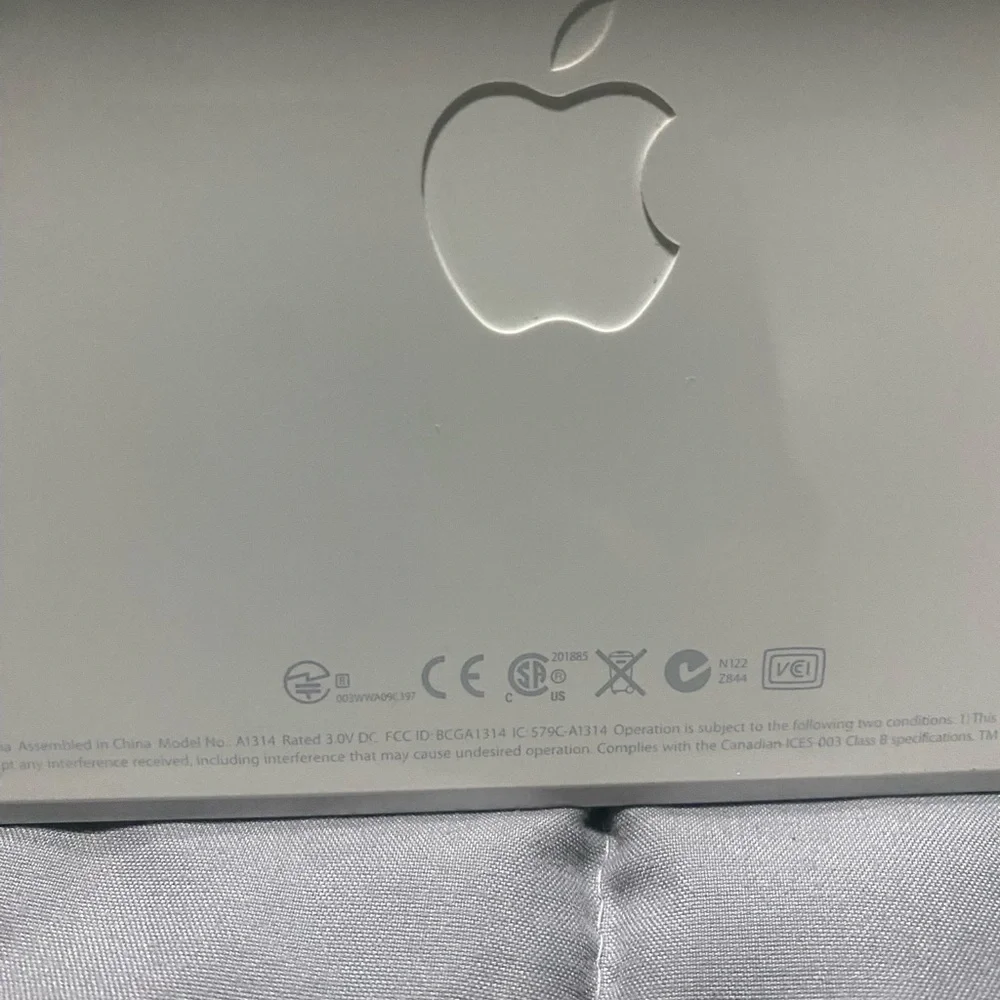 GENUINE Apple Wireless Bluetooth Keyboard A1314 Mac in Silver